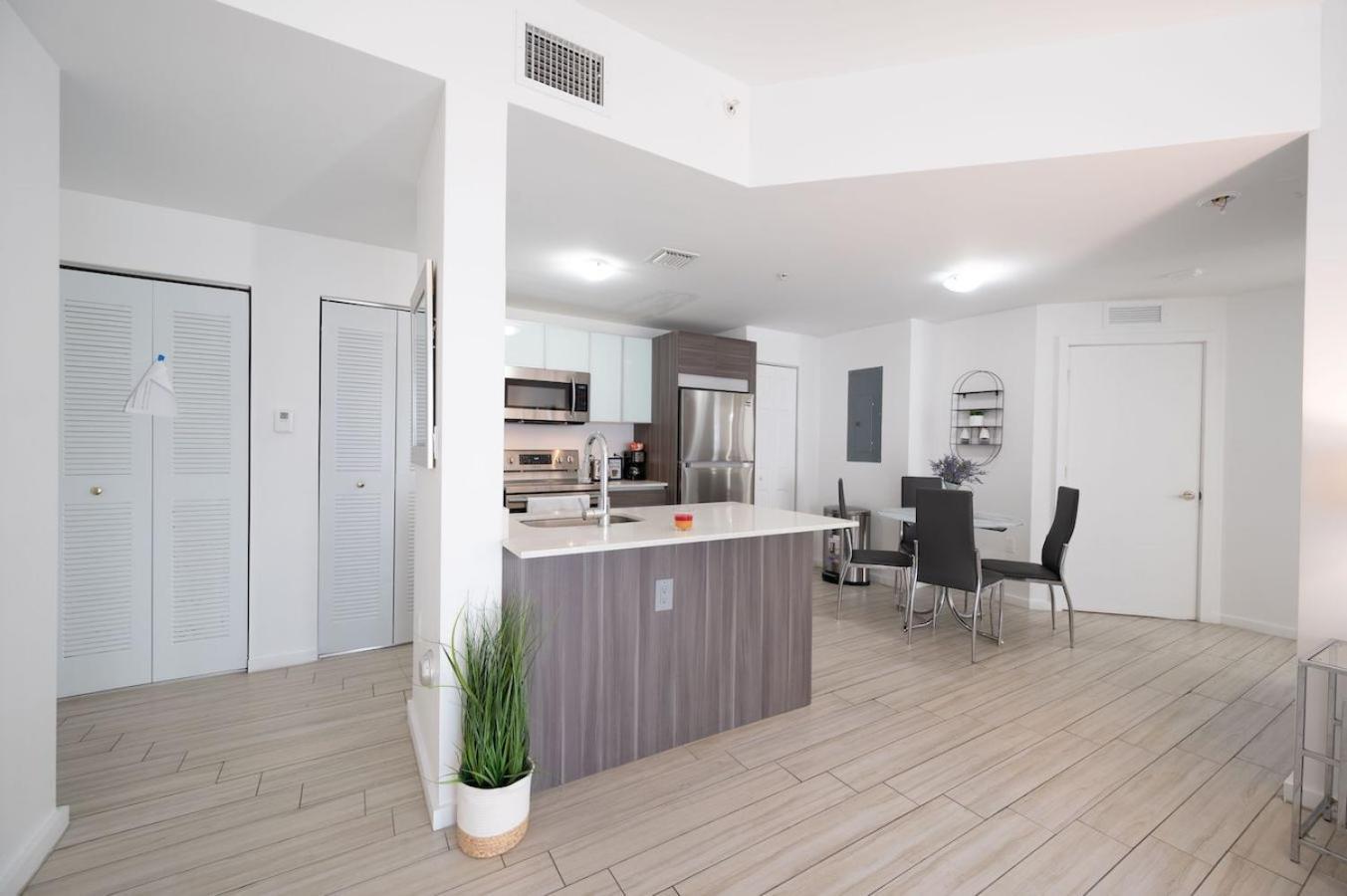 Subtle 2 Bed In Edgewater Downtown With Free Parking Apartamento Miami Exterior foto